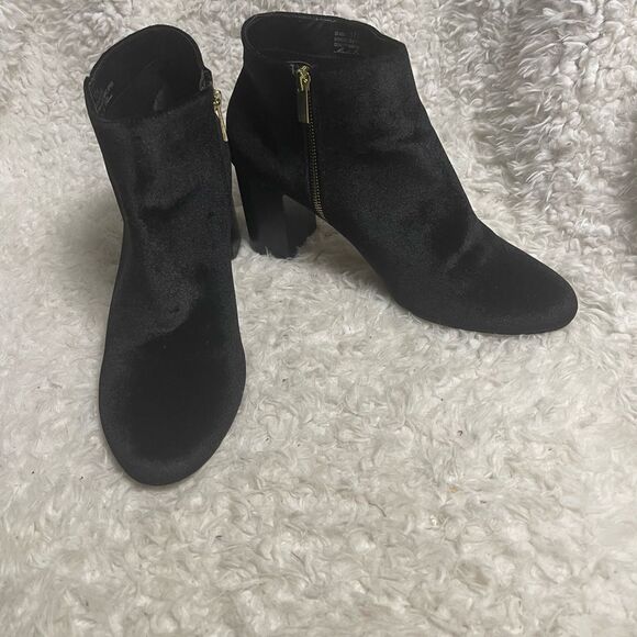 Bella Vita Fabric Black Suede Ankle Booties with Chunky Heels Side Zipper SZ12M - Picture 2 of 12